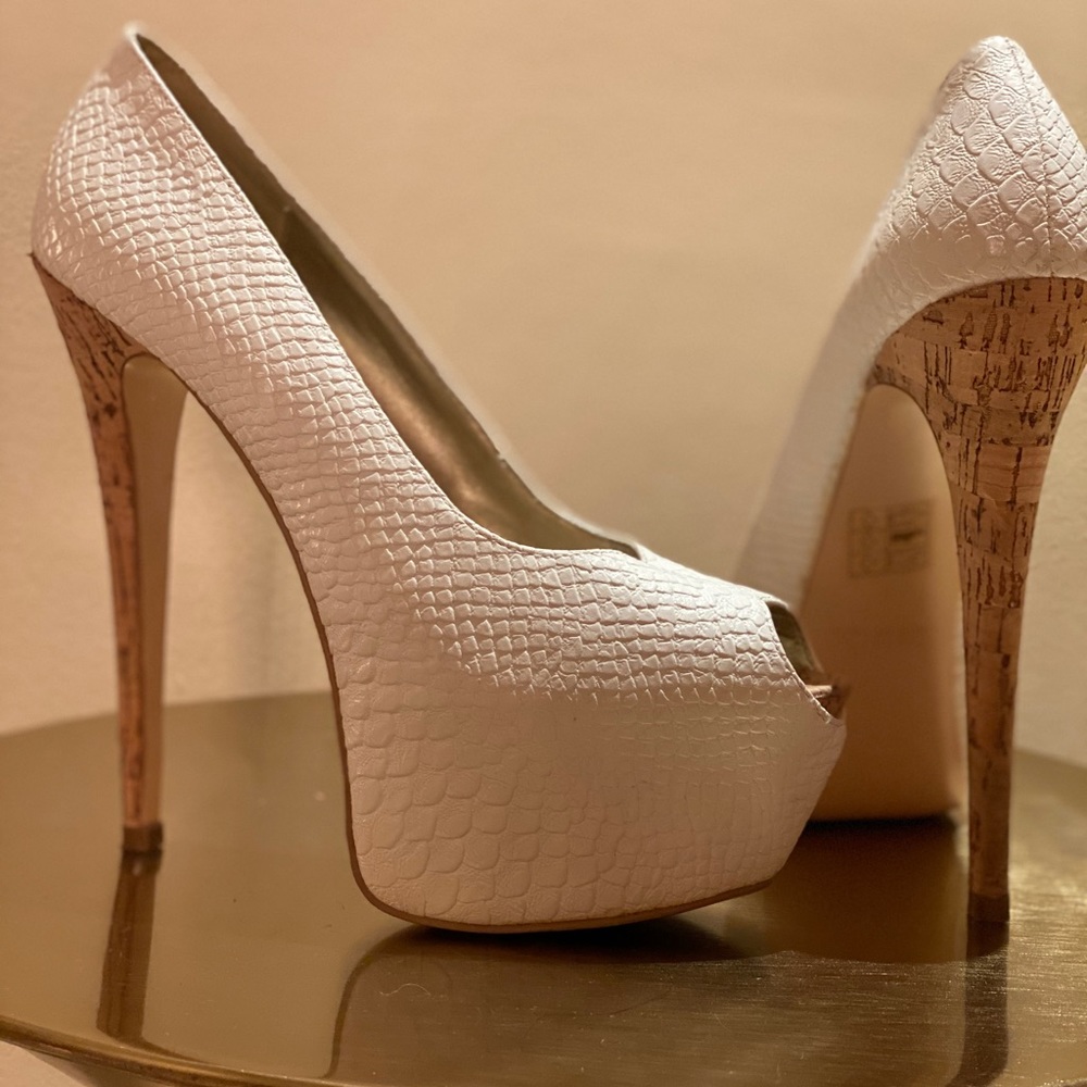 Bebe white heels/style name Katrice